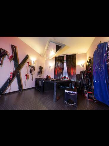 Studio TBZ - Therapie- & Bizarrzentrum Esslingen 17