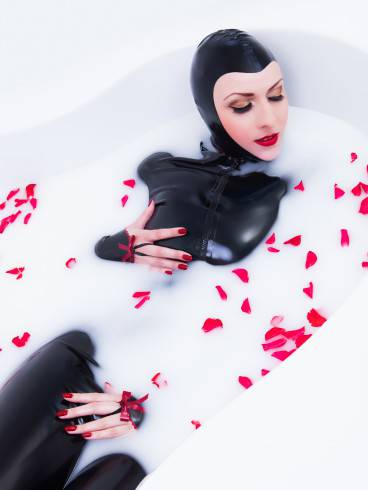 Domina Miss Leonie - Fetisch-Escort 21