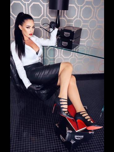 Domina Lady Samira High Class Escort 1