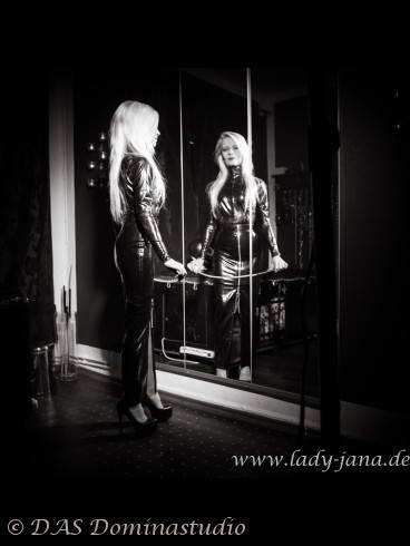 DAS Dominastudio - dominant / anders / speziell 8