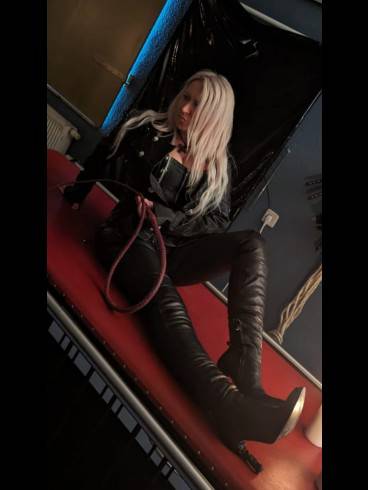 Scarlet von Kortess 1