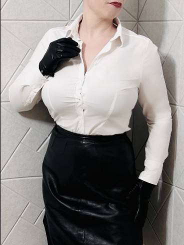 Mistress SKYLLA JADORE - Dominastudio PANIC ROOM 28