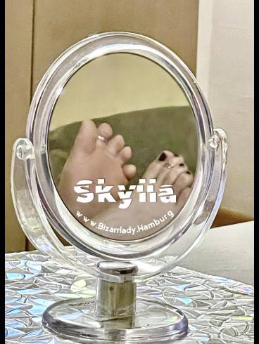 SKYLLA JADORE - klassische & berührbare Dominanz 44
