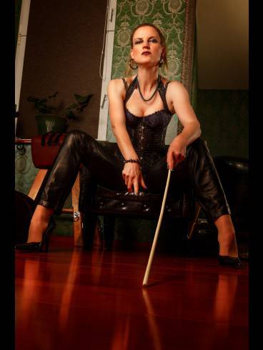 Neu!!! Zirkelerziehung mit Herrin Genoveva 5