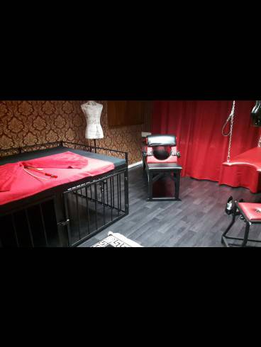 Mistress Ursulas erotische bizarre Fetisch-Suite 37