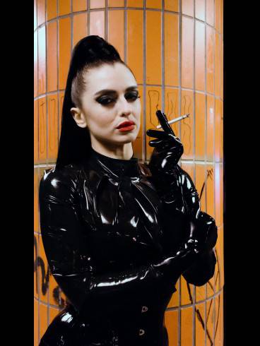 MISTRESS BELLA LUGOSI Femdom Queen 2