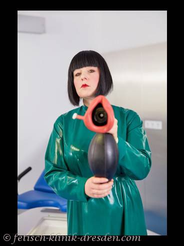 Frau Dr. Ofelia im Lustwerk 1