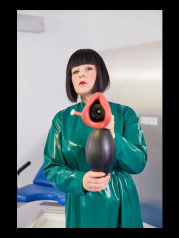 Frau Dr. Ofelia im Lustwerk 9