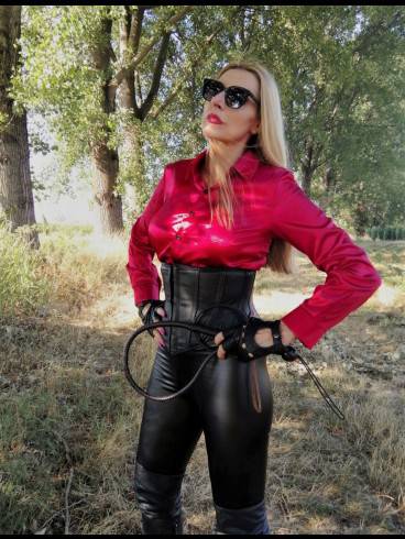 DOMINA SRENI - Dominatrix Milano 9