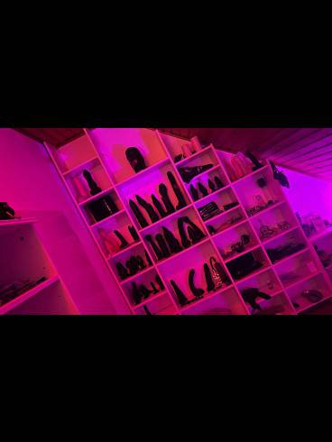 Herrin Jessy - BDSM-Fetisch- Klinik & Reitherrin 24