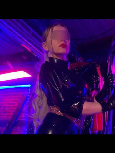 LATEX Domina Lady Eva auch Online Sessions 1