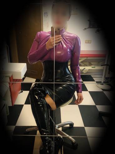 LATEX Domina Lady Eva auch Online Sessions 10