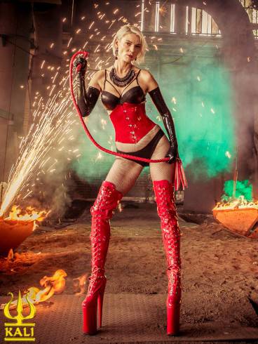 CONTESSA KALI im DOMICILE DARK EMOTION 13