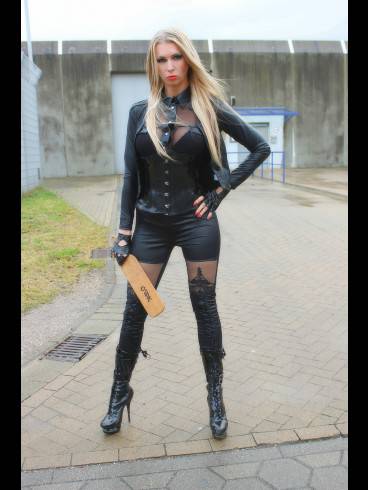 Mistress Aura Amazon Erzieherin & Fetischistin 29