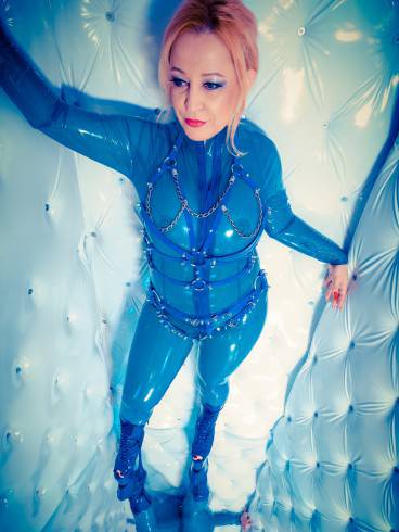 Debütanten Dienst bei L.Oksana 32