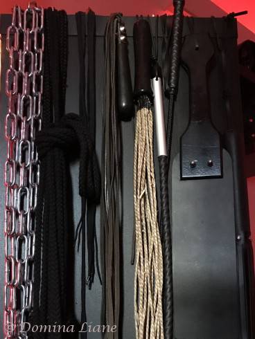 Domina Herrin Liane in der SM-Lounge 12