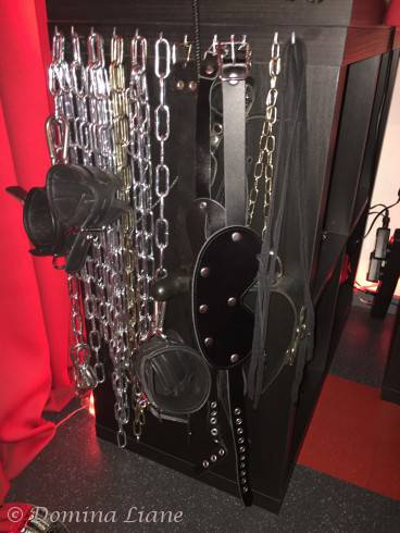 Domina Herrin Liane in der SM-Lounge 17