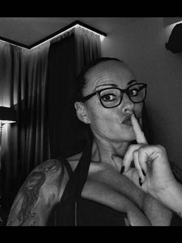 Domina Herrin Liane in der SM-Lounge 28