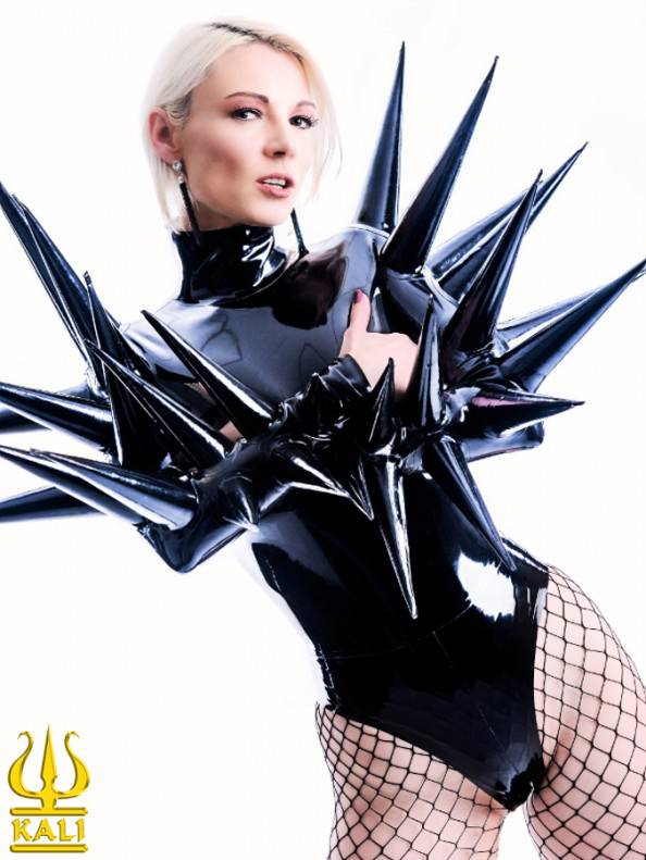 CONTESSA KALI im Studio Unschlagbar in München