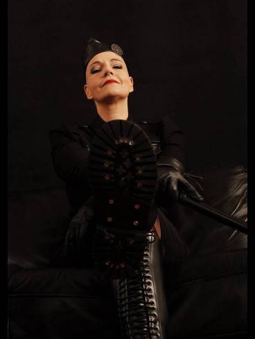 Madame Simone im Mistress Empire! 16