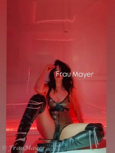 Frau Mayer 2
