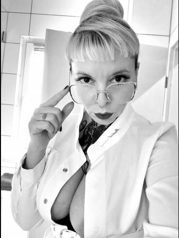 ANNABEL SCHÖNGOTT - gepflegte Perversion 3