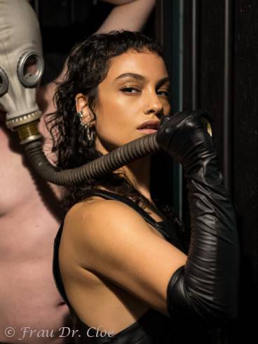 Frau Dr. Cloe 6