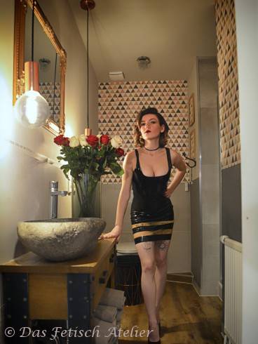 Lady Juliana im Fetischatelier 23