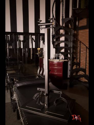 Das Domizil der Gräfin sucht Hausdame 35