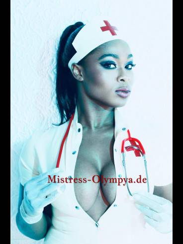 Mistress Olympya- die schwarze Domina in München 17