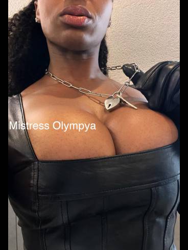 Mistress Olympya- die schwarze Domina in München 28