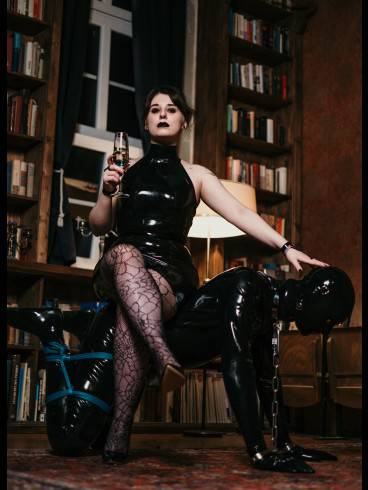 Lady Luna Venus - Meisterin bizarrer Rollenspiele 1