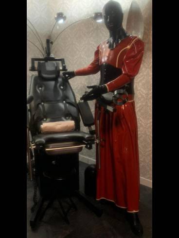 Trans-Domina-Leonie 15