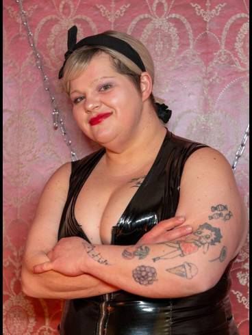 Bizarr Curvy Susa 13
