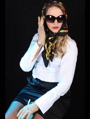 Goddess Lady Gulia - elegante Domina 22