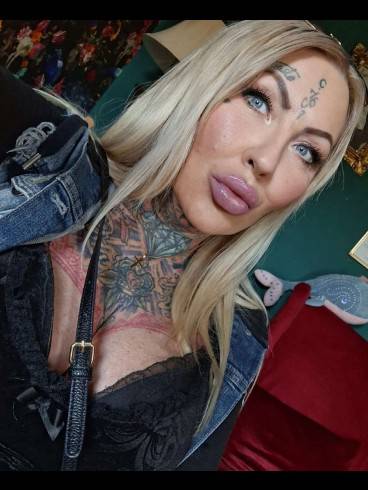 DOMINANTE BIZARR MILF MIRIAM 1