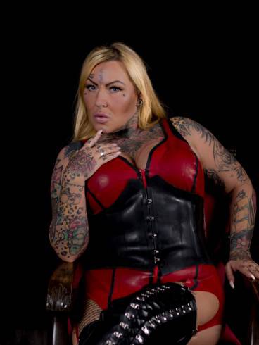 DOMINANTE BIZARR MILF MIRIAM 12