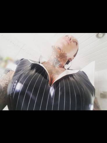 DOMINANTE BIZARR MILF MIRIAM 4