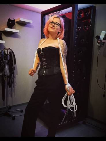 Dr. Bellatrix de Vil 24