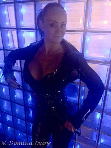 Domina Herrin Liane im Bizarradies 35