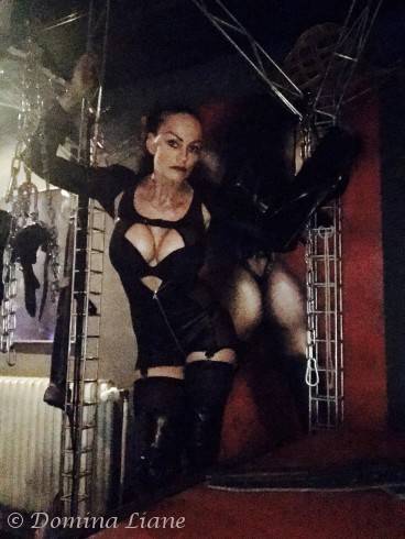 Domina Herrin Liane im Bizarradies 40