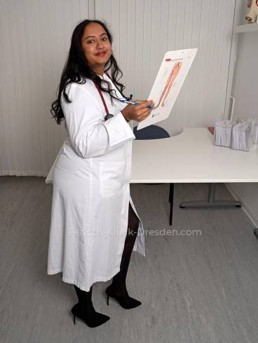 Dr. Emelda NEU in der Fetischklinik Dresden 1
