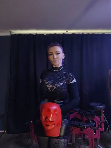 Lady Lynn - pervers-sadistisch-individuell 17