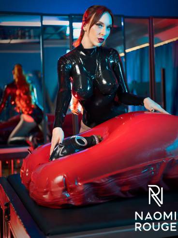 3 Stunden Latex Special mit Gummidomme Naomi Rouge 1