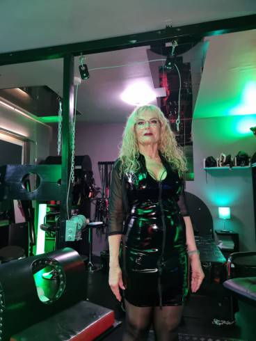 Lady Melanie KLINIK und STUDIO 4