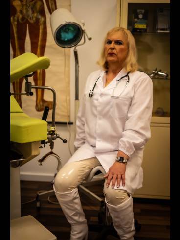 Frau Dr.Vera Schulz Fetischklinik Berlin 22