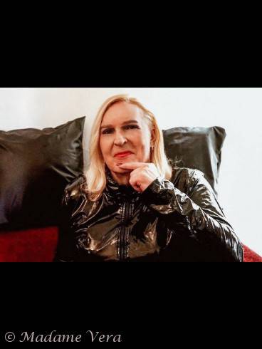 Madame Vera Königin tiefer Trance und dunkler Lust 13