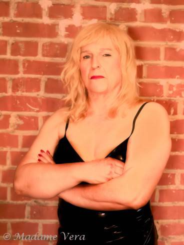 Madame Vera Königin tiefer Trance und dunkler Lust 18