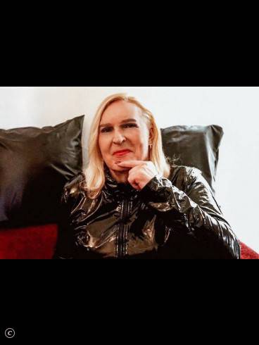 Madame Vera Königin tiefer Trance und dunkler Lust 36
