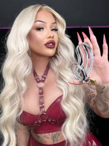 Bizarrladysalina 11